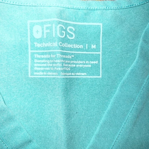 FIGS surgical green Catarina scrub top - Picture 2 of 2